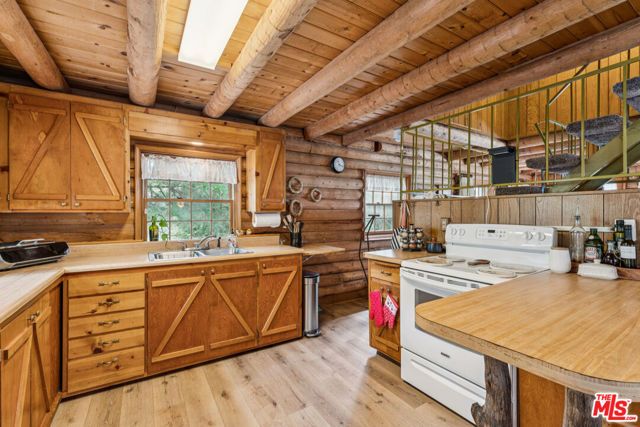 4 Winding Way, Running Springs, CA 92382