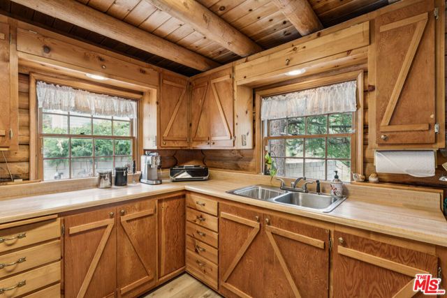 4 Winding Way, Running Springs, CA 92382