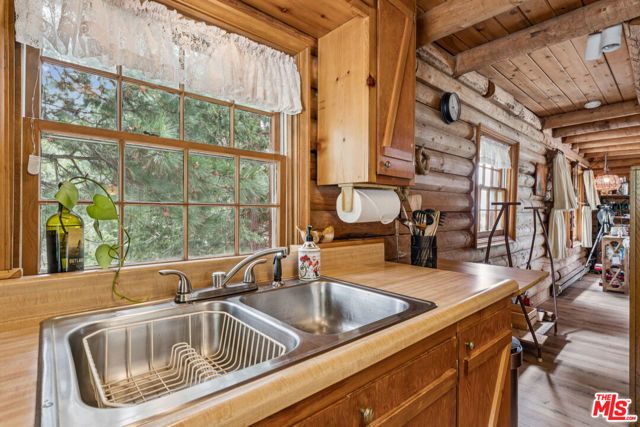 4 Winding Way, Running Springs, CA 92382