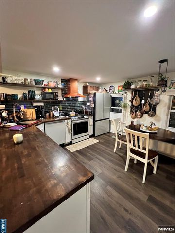39 Midland Avenue 1, Montclair, NJ 07042