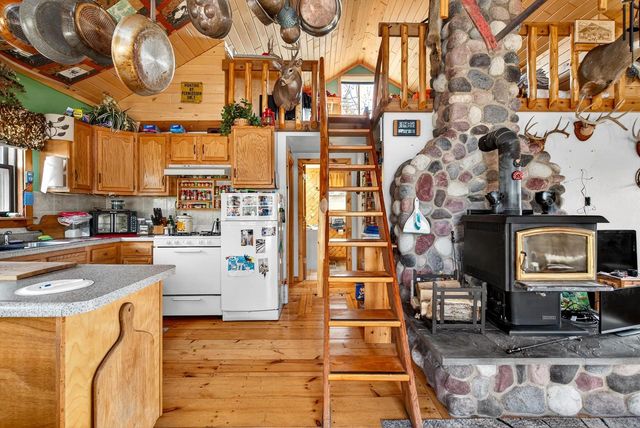 W9499 W 28TH ROAD, Crivitz, WI 54114