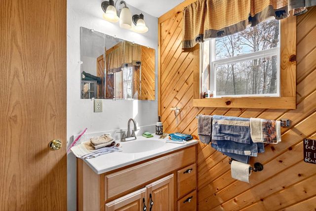 W9499 W 28TH ROAD, Crivitz, WI 54114