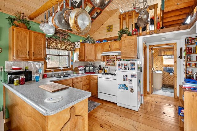 W9499 W 28TH ROAD, Crivitz, WI 54114