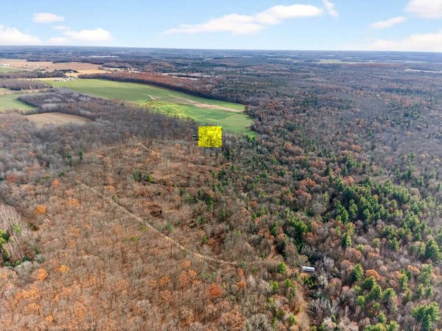 W9499 W 28TH ROAD, Crivitz, WI 54114