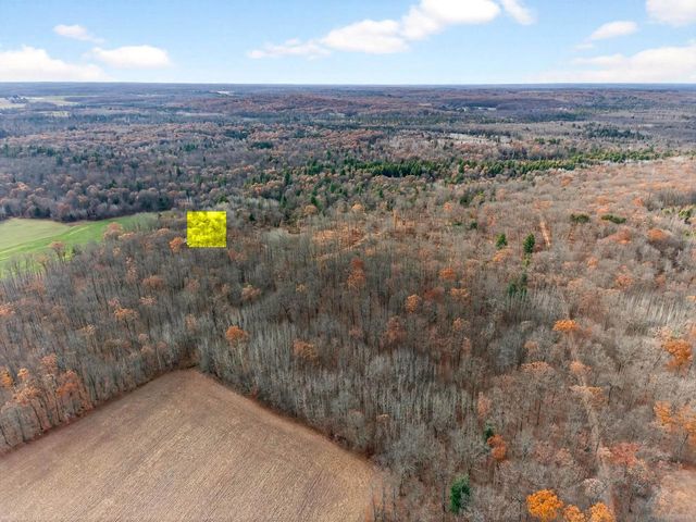 W9499 W 28TH ROAD, Crivitz, WI 54114