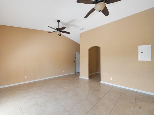 4190 Gator Greens Way 32, Fort Pierce, FL 34982