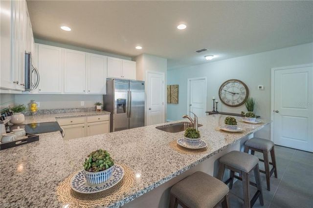 467 NE 1ST AVE, Cape Coral, FL 33993