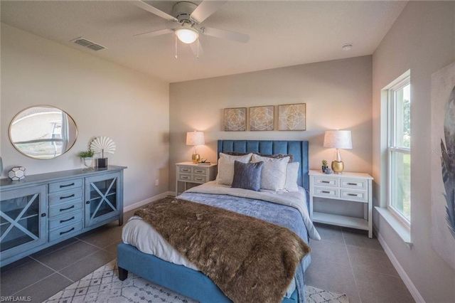 467 NE 1ST AVE, Cape Coral, FL 33993