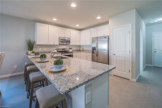 467 NE 1ST AVE, Cape Coral, FL 33993