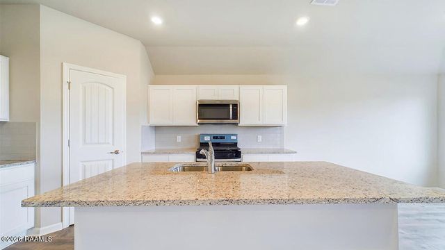 222 Crest Cove Drive, Maurice, LA 70555