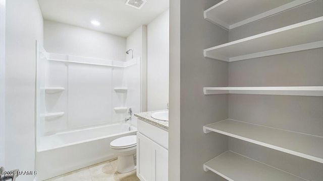 222 Crest Cove Drive, Maurice, LA 70555