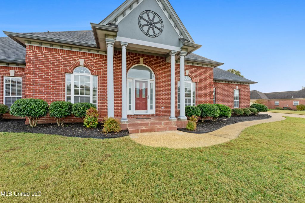 6384 Acree Woods Drive, Olive Branch, MS 38654