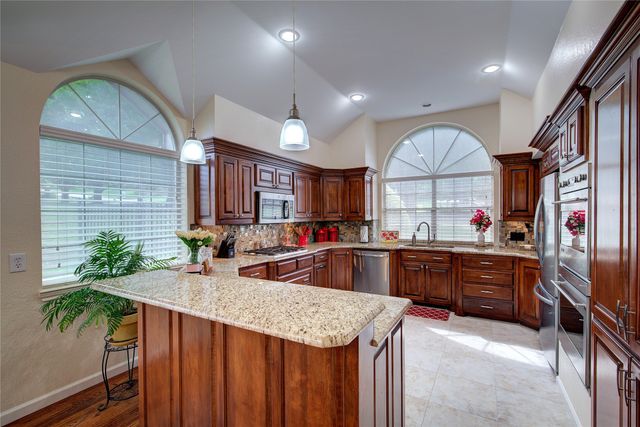 11 Lakeway Drive, Heath, TX 75032