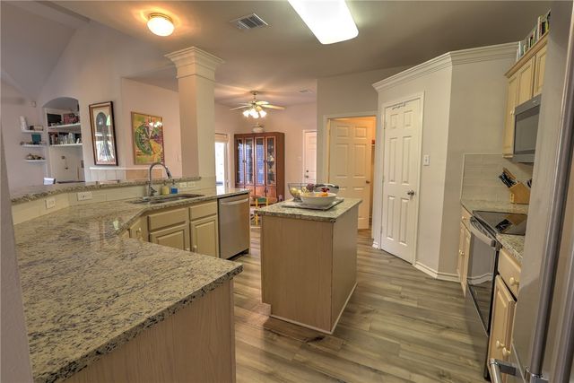 7417 Lake Micala Dr, Corpus Christi, TX 78413