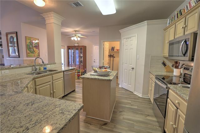 7417 Lake Micala Dr, Corpus Christi, TX 78413