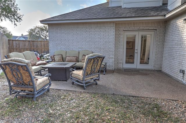 7417 Lake Micala Dr, Corpus Christi, TX 78413