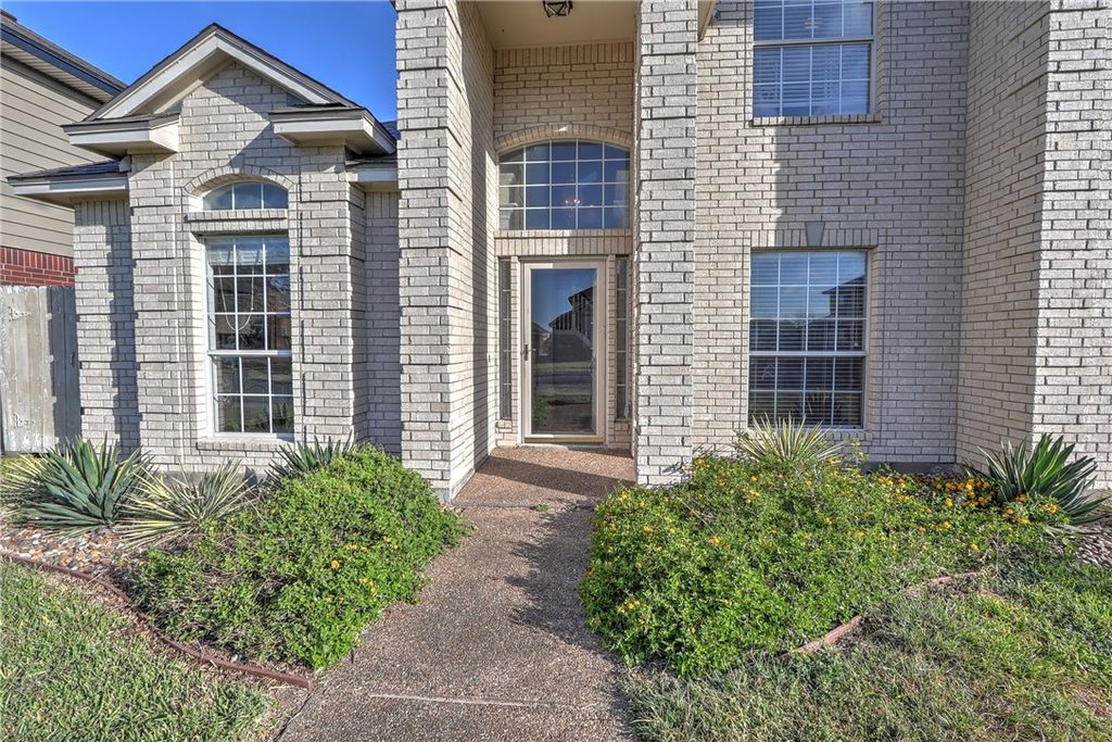 7417 Lake Micala Dr, Corpus Christi, TX 78413 — photo 2