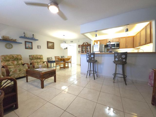 105 OXFORD 100, West Palm Beach, FL 33417