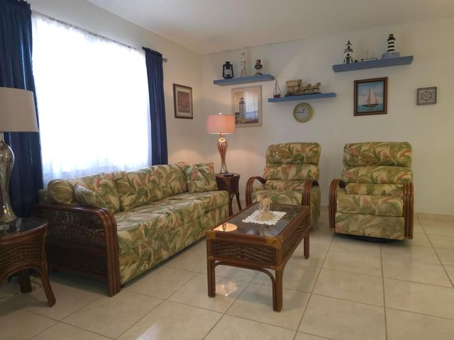 105 OXFORD 100, West Palm Beach, FL 33417