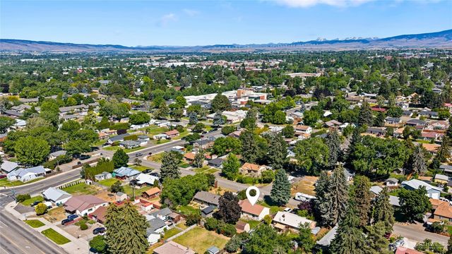 810 E Hobert Avenue, Ellensburg, WA 98926
