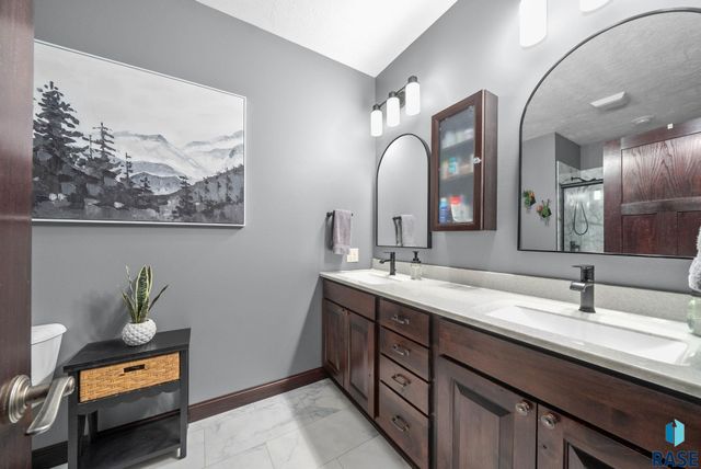330 Taylor Dr, Tea, SD 57064
