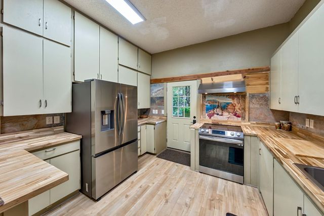 2911 Larkspur Ln, Camino, CA 95709