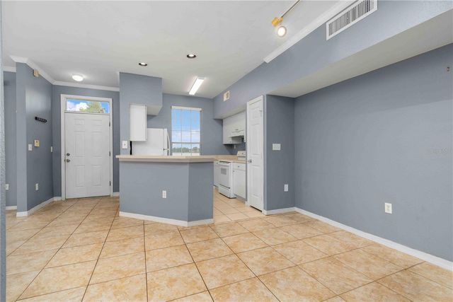 9262 LAKE CHASE ISLAND WAY, Tampa, FL 33626