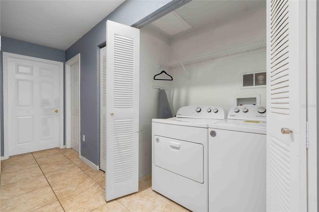 9262 LAKE CHASE ISLAND WAY, Tampa, FL 33626