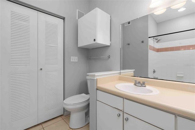 9262 LAKE CHASE ISLAND WAY, Tampa, FL 33626