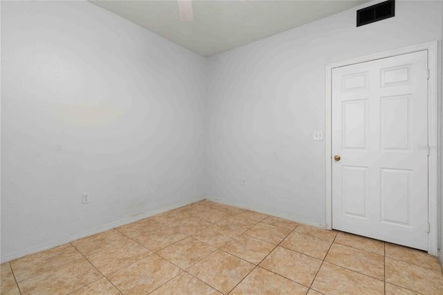 9262 LAKE CHASE ISLAND WAY, Tampa, FL 33626