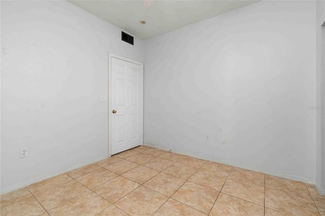 9262 LAKE CHASE ISLAND WAY, Tampa, FL 33626