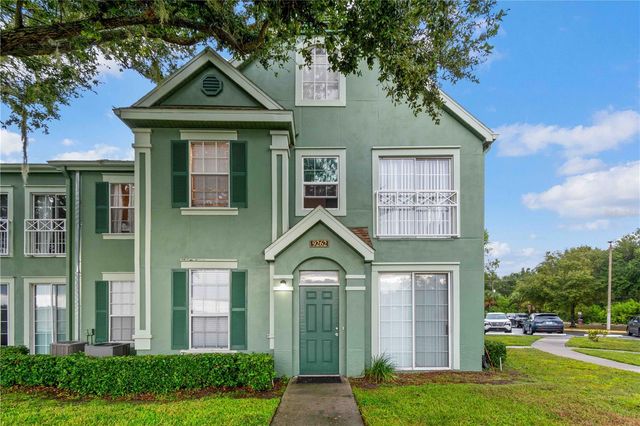 9262 LAKE CHASE ISLAND WAY, Tampa, FL 33626