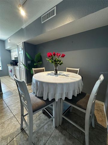 9262 LAKE CHASE ISLAND WAY, Tampa, FL 33626