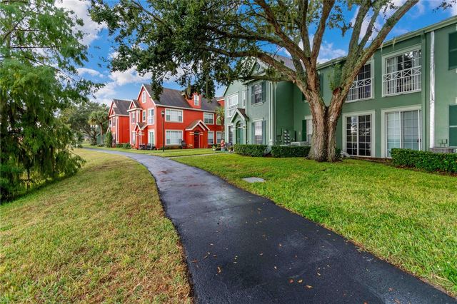 9262 LAKE CHASE ISLAND WAY, Tampa, FL 33626