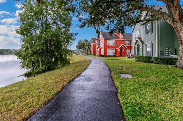 9262 LAKE CHASE ISLAND WAY, Tampa, FL 33626