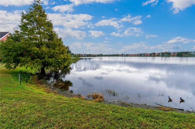 9262 LAKE CHASE ISLAND WAY, Tampa, FL 33626