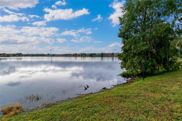 9262 LAKE CHASE ISLAND WAY, Tampa, FL 33626