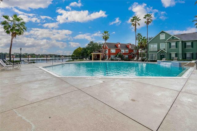 9262 LAKE CHASE ISLAND WAY, Tampa, FL 33626