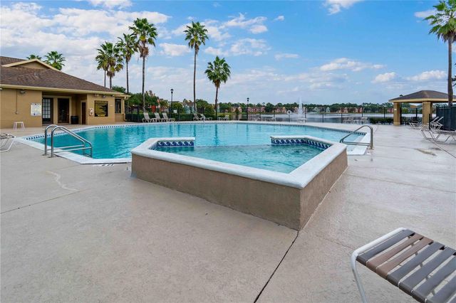 9262 LAKE CHASE ISLAND WAY, Tampa, FL 33626