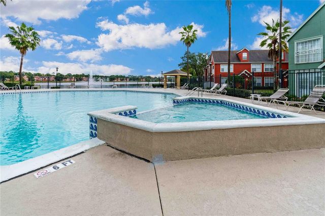 9262 LAKE CHASE ISLAND WAY, Tampa, FL 33626