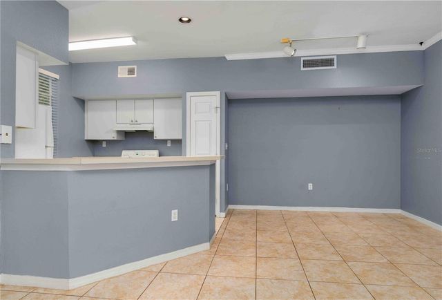 9262 LAKE CHASE ISLAND WAY, Tampa, FL 33626