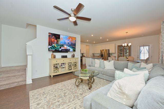 915 Nance Ln, Lebanon, TN 37087