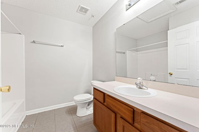 5201 PLAYPEN Drive 8-11, Jacksonville, FL 32210