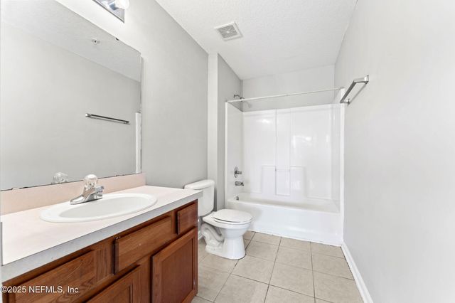 5201 PLAYPEN Drive 8-11, Jacksonville, FL 32210