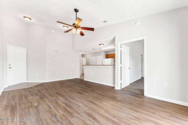 5201 PLAYPEN Drive 8-11, Jacksonville, FL 32210