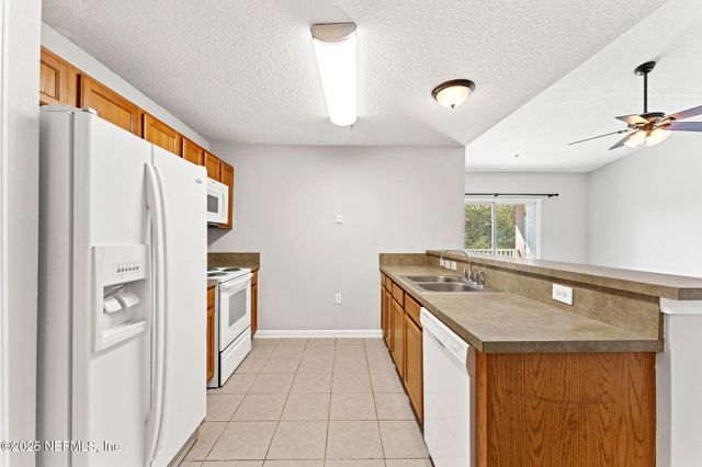 5201 PLAYPEN Drive 8-11, Jacksonville, FL 32210