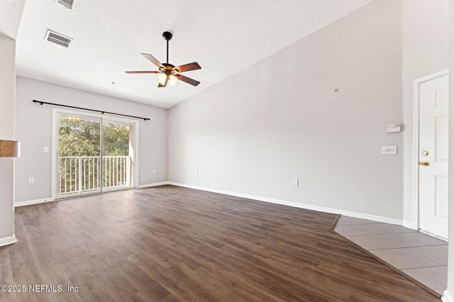 5201 PLAYPEN Drive 8-11, Jacksonville, FL 32210