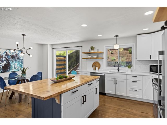 1225 Se CHAPMAN Ave, Troutdale, OR 97060