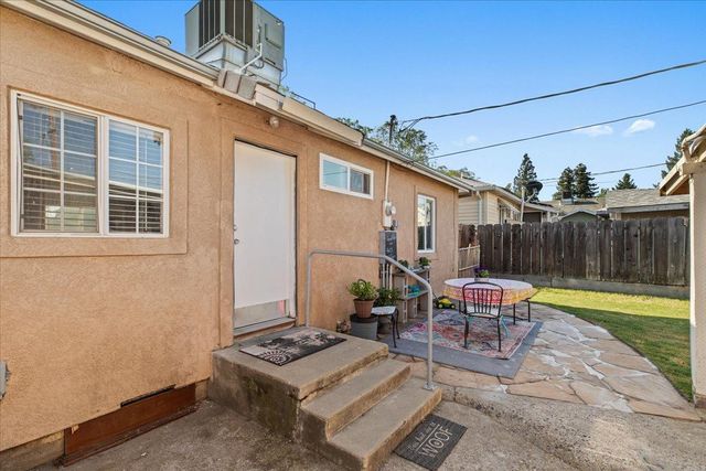 231 Poplar Ave, Manteca, CA 95336