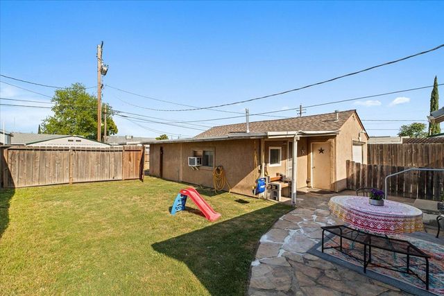 231 Poplar Ave, Manteca, CA 95336